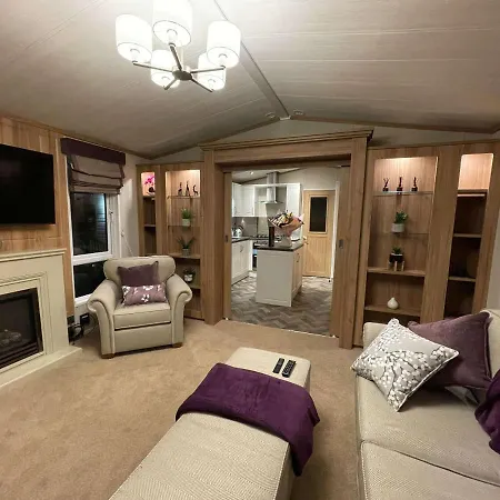 Lakeview Winter With Hot Tub York