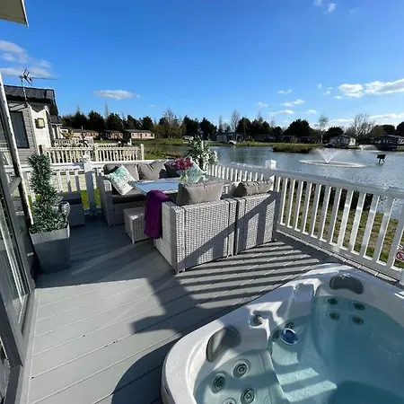 Lakeview Winter With Hot Tub