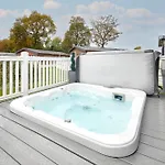 샬레 Lakeview Winter With Hot Tub 요크
