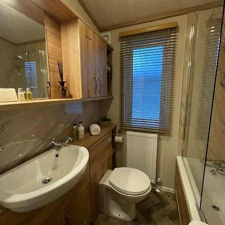 Lakeview Winter With Hot Tub