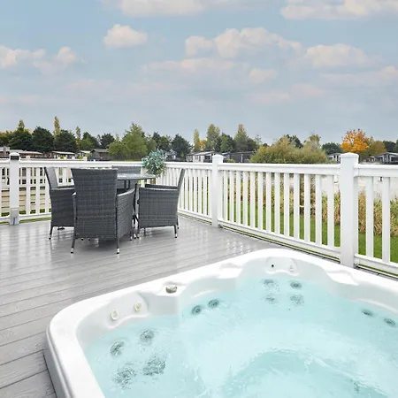 Lakeview Winter With Hot Tub * ヨーク