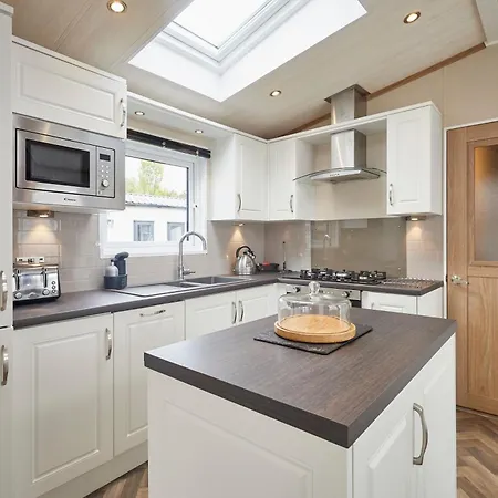 Lakeview Winter With Hot Tub シャレー