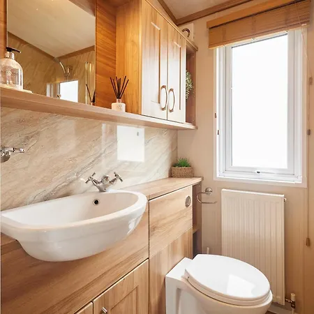 Alpesi faház Swan With Hot Tub York