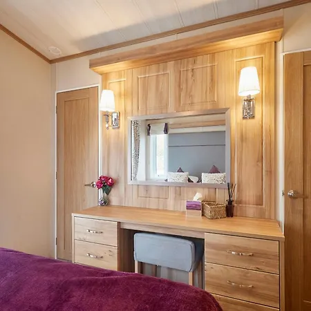 Alpesi faház Swan With Hot Tub York