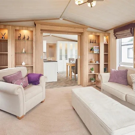 Alpesi faház Swan With Hot Tub York