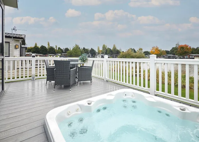 Lakeview Winter With Hot Tub * ヨーク