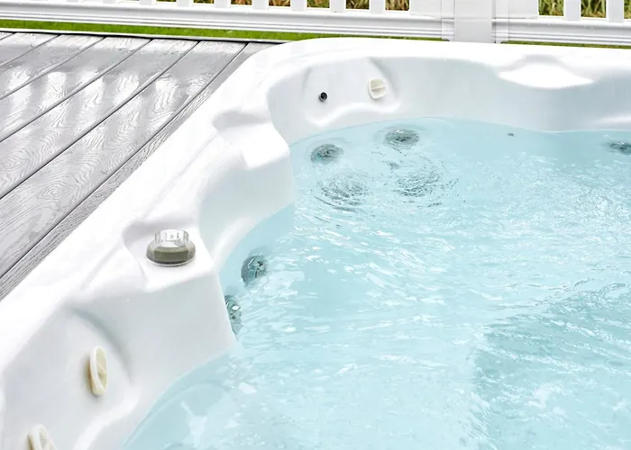 シャレー Lakeview Winter With Hot Tub ヨーク