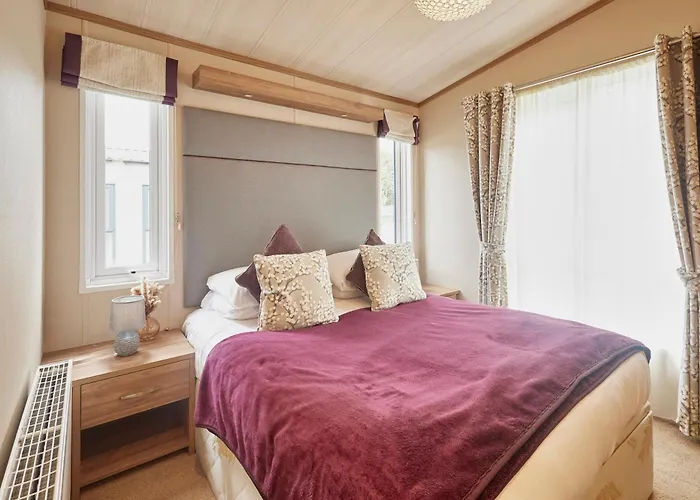 Lakeview Winter With Hot Tub ヨーク