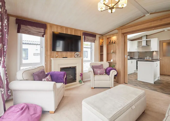 Lakeview Winter With Hot Tub ヨーク