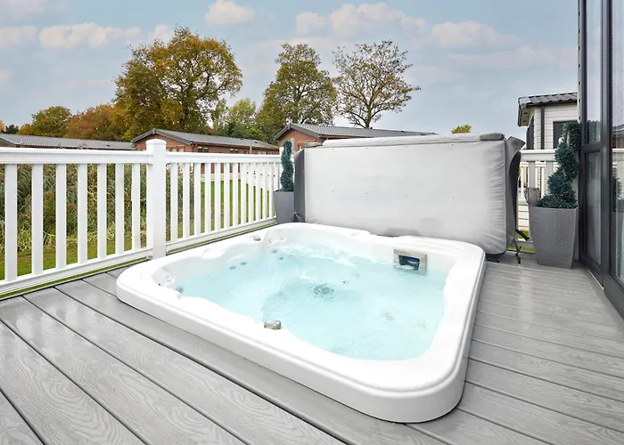 シャレー Lakeview Winter With Hot Tub ヨーク